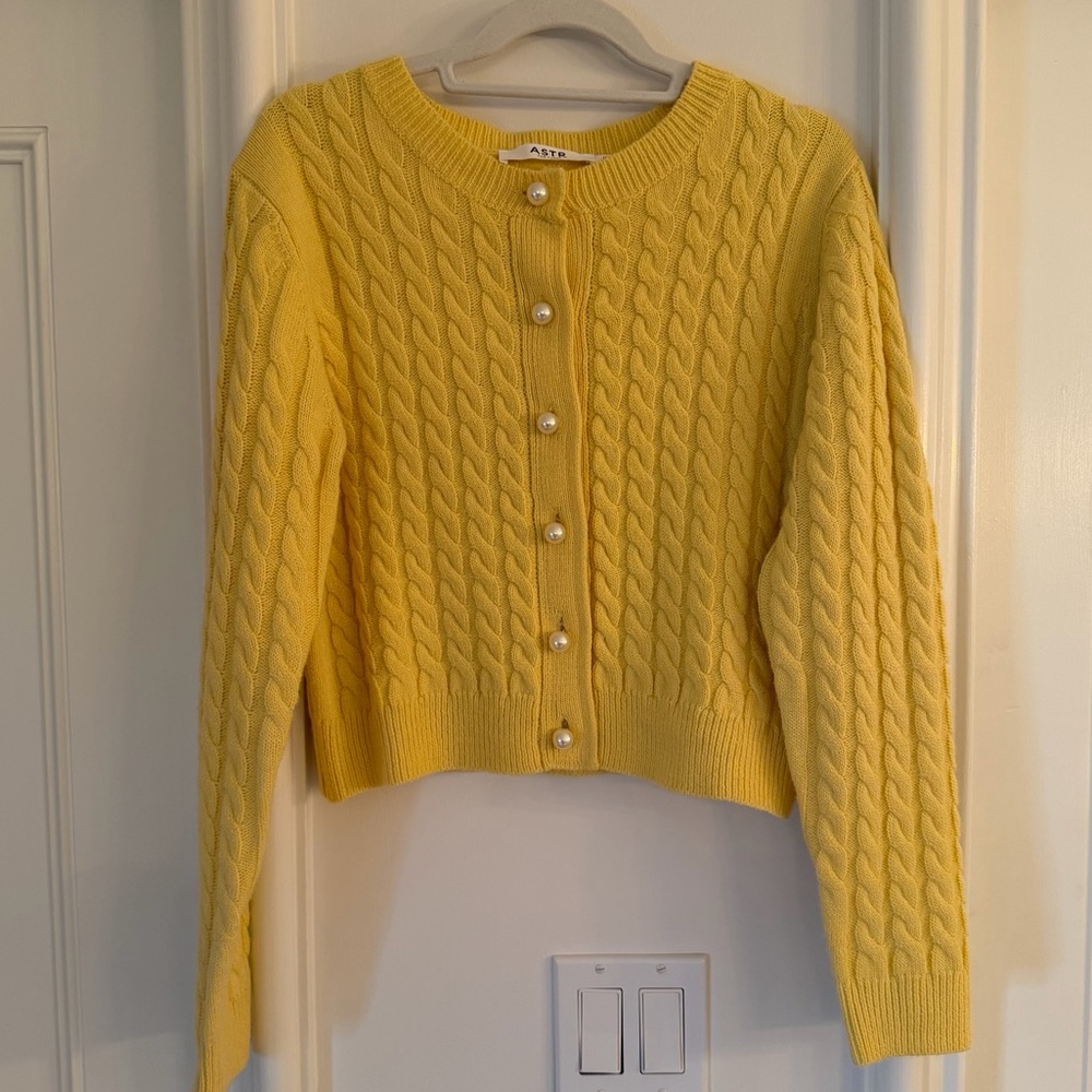 LIKE NEW ASTR THE LABEL Pearl Button Cable Knit Cardigan - Picture 9 of 9